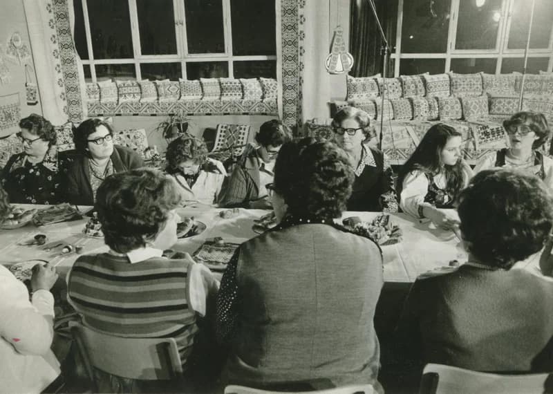 Az egyesület varrottas csoportjának népművészeti kiállítása