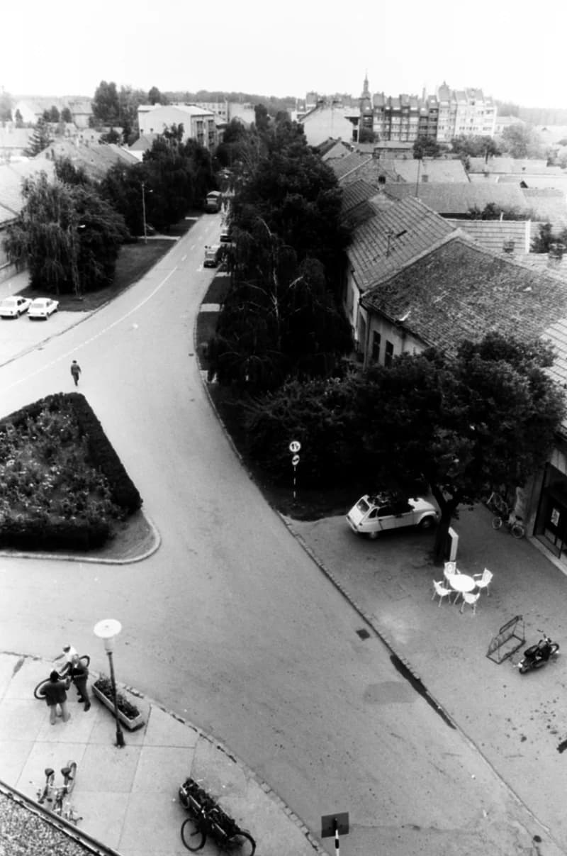 Magyarkanizsa: áruház, főutca, városháza