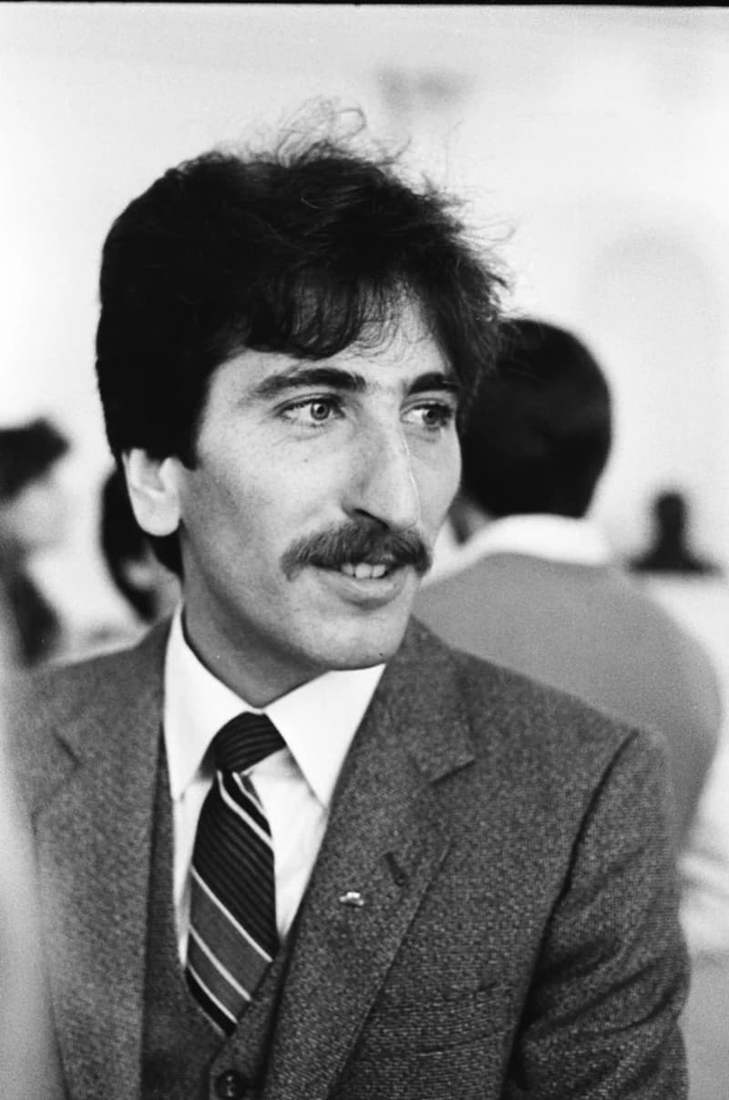 A nagykorúsági díjak átadása (ismeretlen férfi)