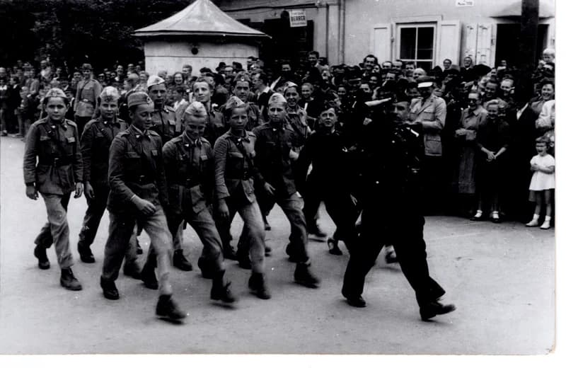 Ünnepi felvonulás - pionírok