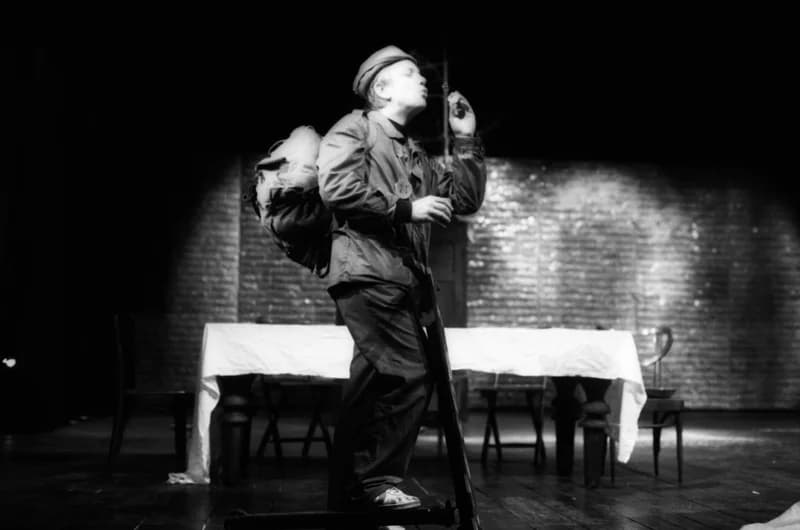 Mrozek: Ház a határon