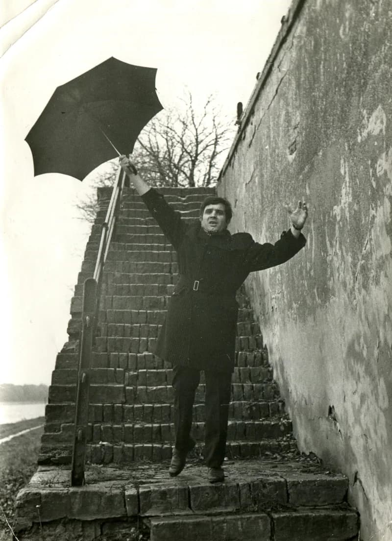 Benes József a zentai rakparton