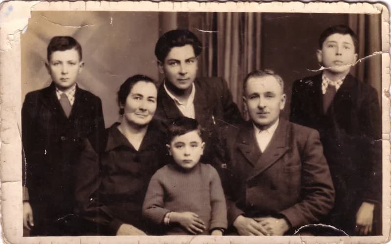 Tandari András családjával