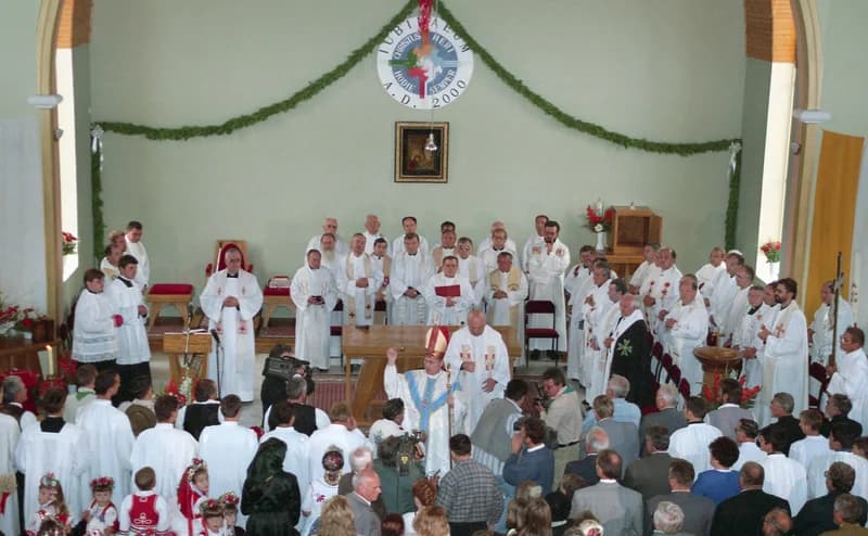 A temerini Lourdes-i Szűz Mária emléktemplom (Lourdes-i Boldogasszony templom)  felszentelési szertartása  és   ez  alkalomból  bemutatott szentmise, 2000. 7. 20,  Csütörtök