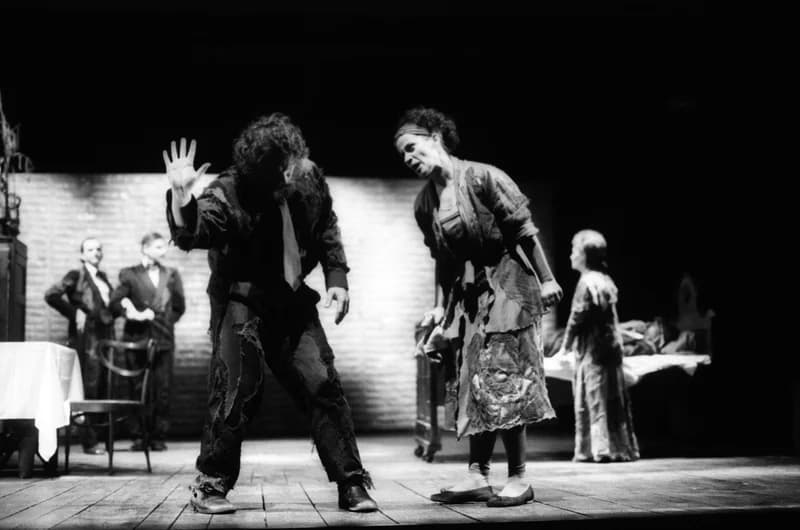 Mrozek: Ház a határon