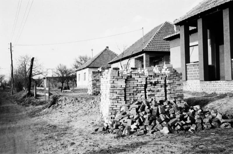 Település a Zorka gyárnál és a gyár füstje