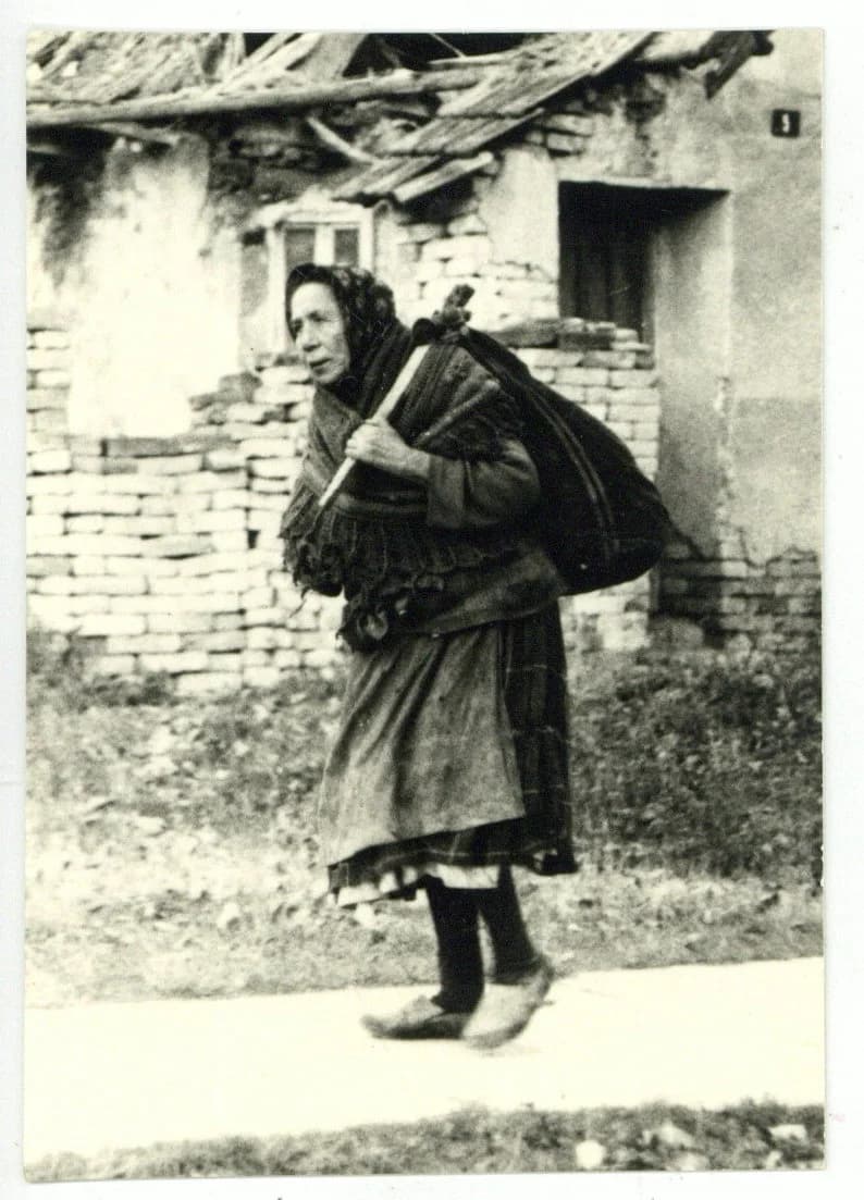 Cigányasszony batyuval
