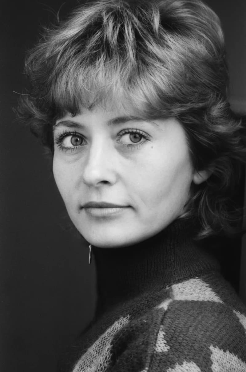 "R" Rövid Eleonóra. Fotók a műsorfüzetbe