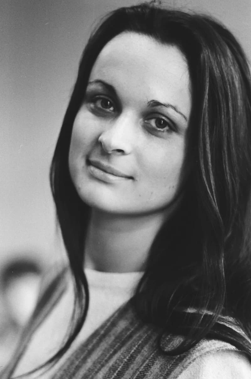 I. L. Ribal iskola kis színjátszói és Krnács Erika