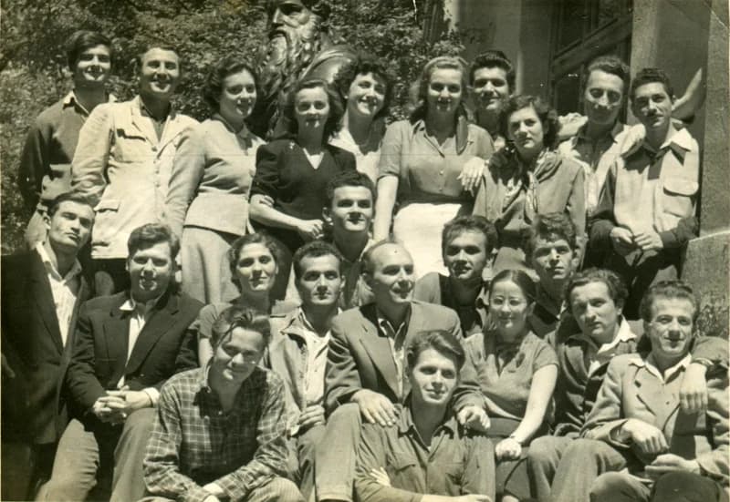 Benes József évfolyamtársaival a belgrádi Képzőművészeti akadémián (I. évfolyam)