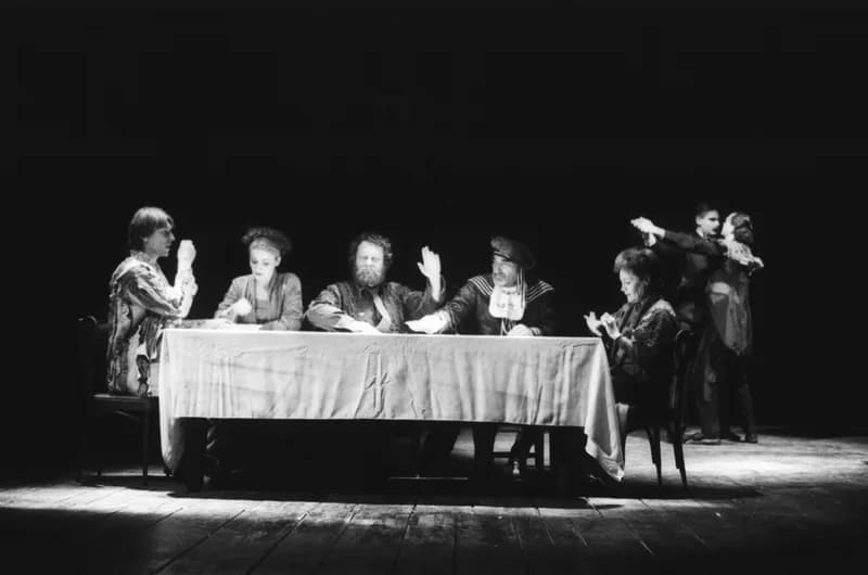 Mrozek: Ház a határon