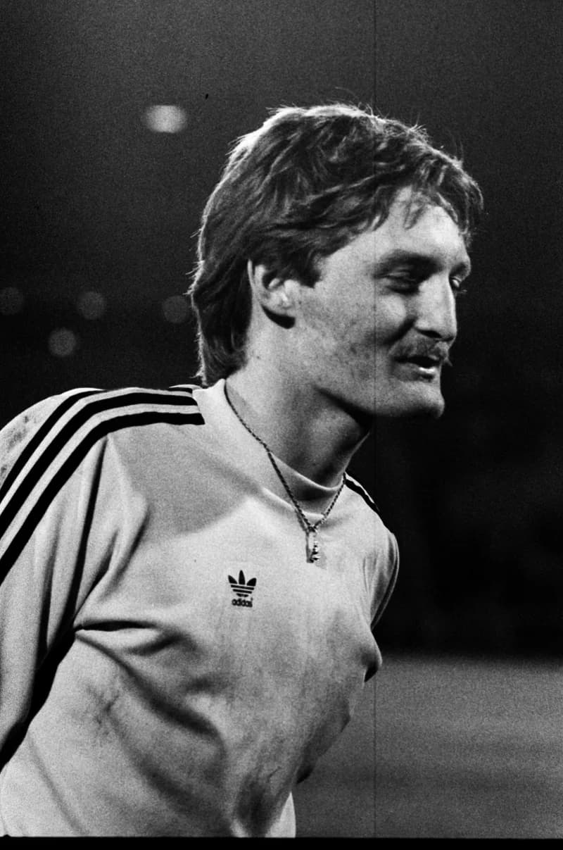 Futbalmeccsek : Újpest Dózsa-Honvéd 3:2; FTC-Vasas 1:1