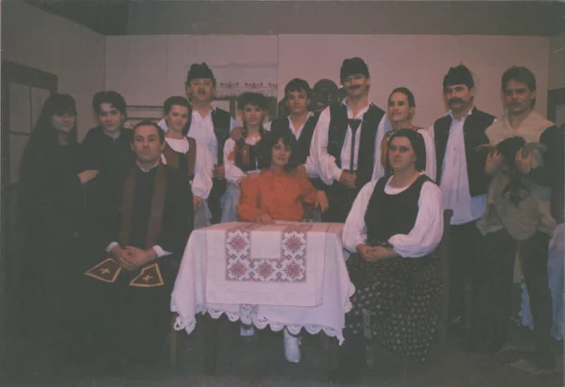 Az egyesület színjátszó csoportja - Tamási Áron: Az Énekesmadár c. színdarab előadása