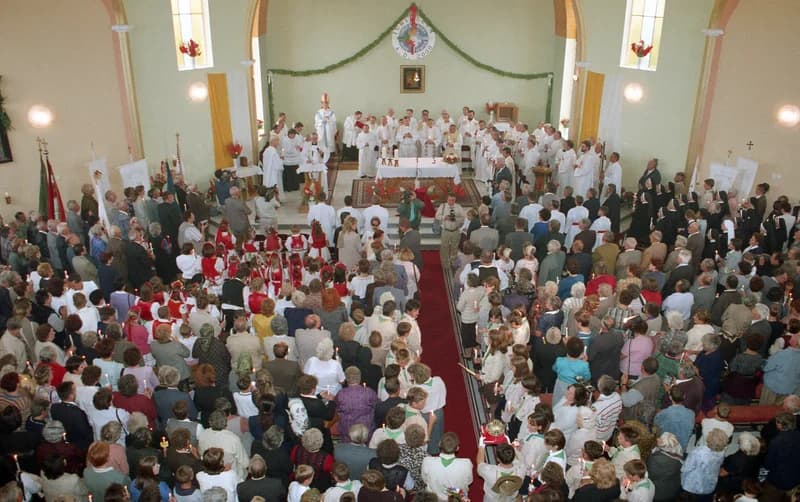 A temerini Lourdes-i Szűz Mária emléktemplom (Lourdes-i Boldogasszony templom)  felszentelési szertartása  és   ez  alkalomból  bemutatott szentmise, 2000. 7. 20,  Csütörtök