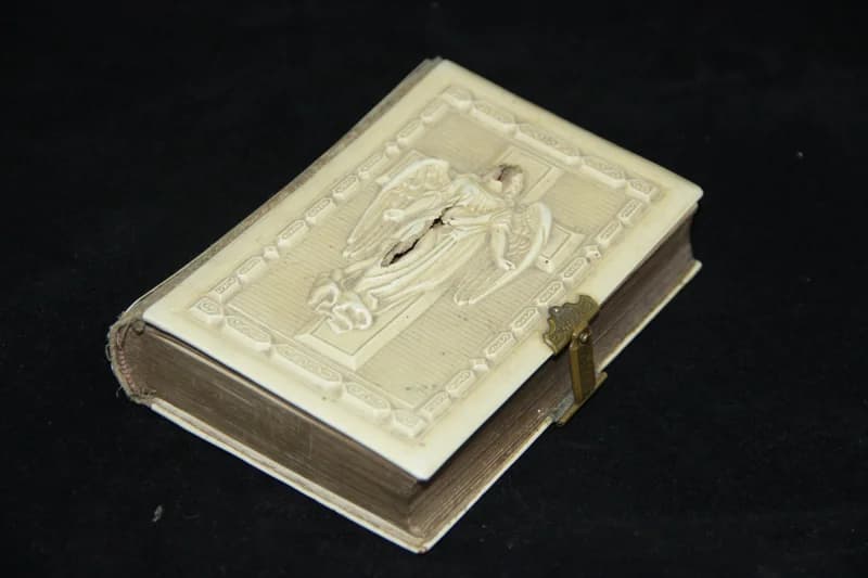 Csatos imakönyv – Mária segits!