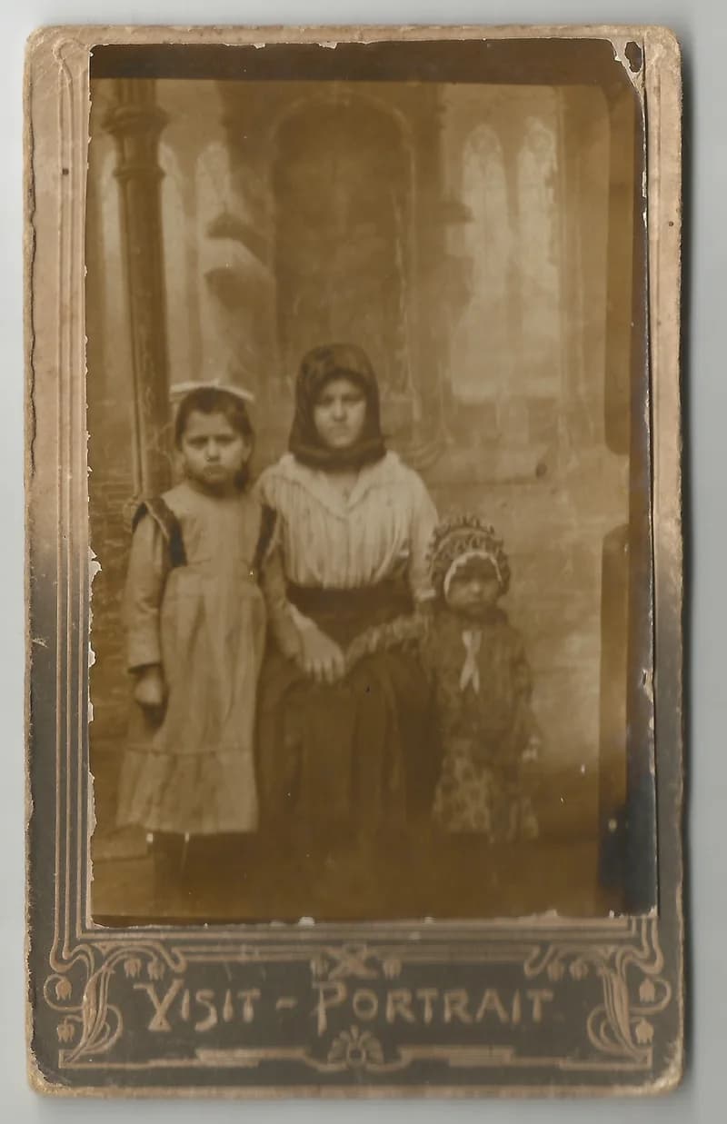 Sinkovics Terézia kislányként