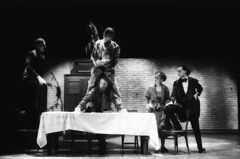 Mrozek: Ház a határon