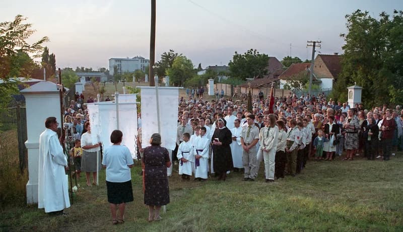 Keresztúti ájtatosság a Kálvárián, Temerin, 2000.7.19.