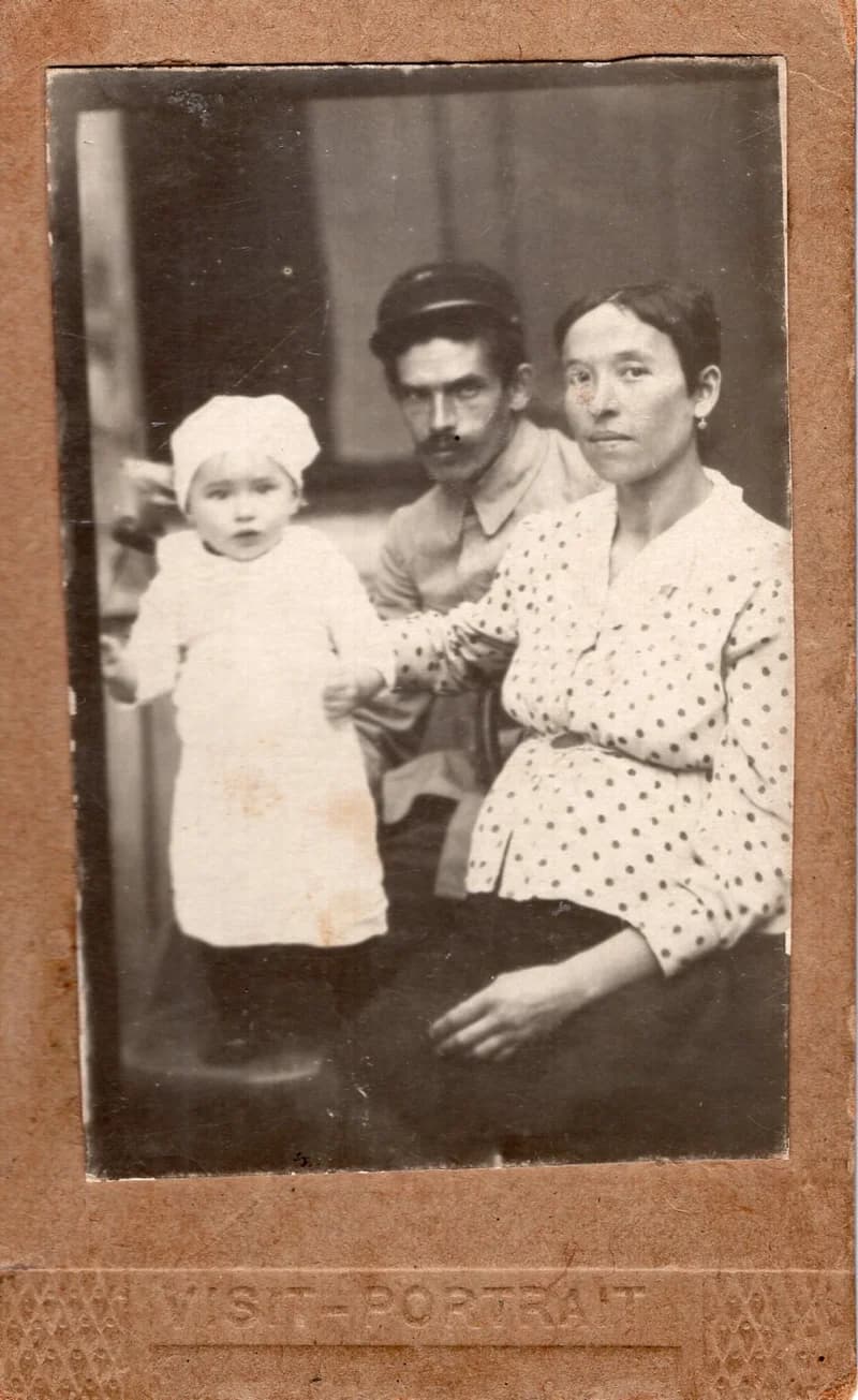 Ismeretlen házaspár kisgyerekkel