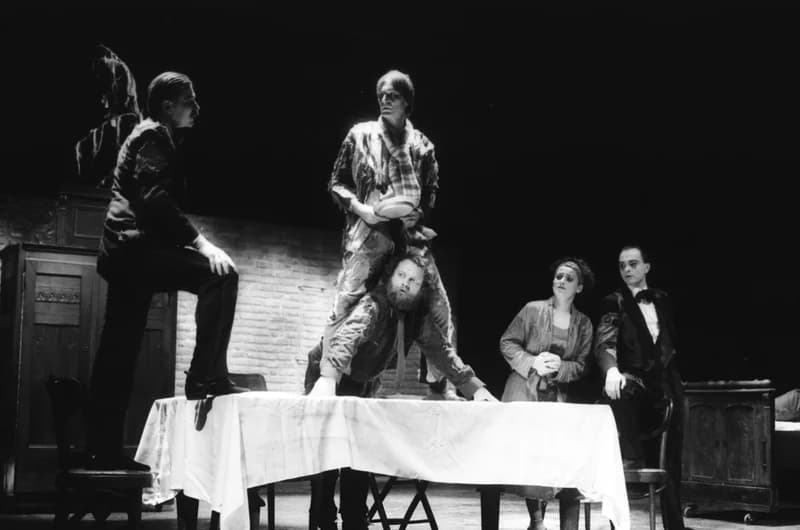 Mrozek: Ház a határon