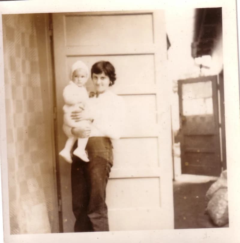 Bende Izabella kislányával