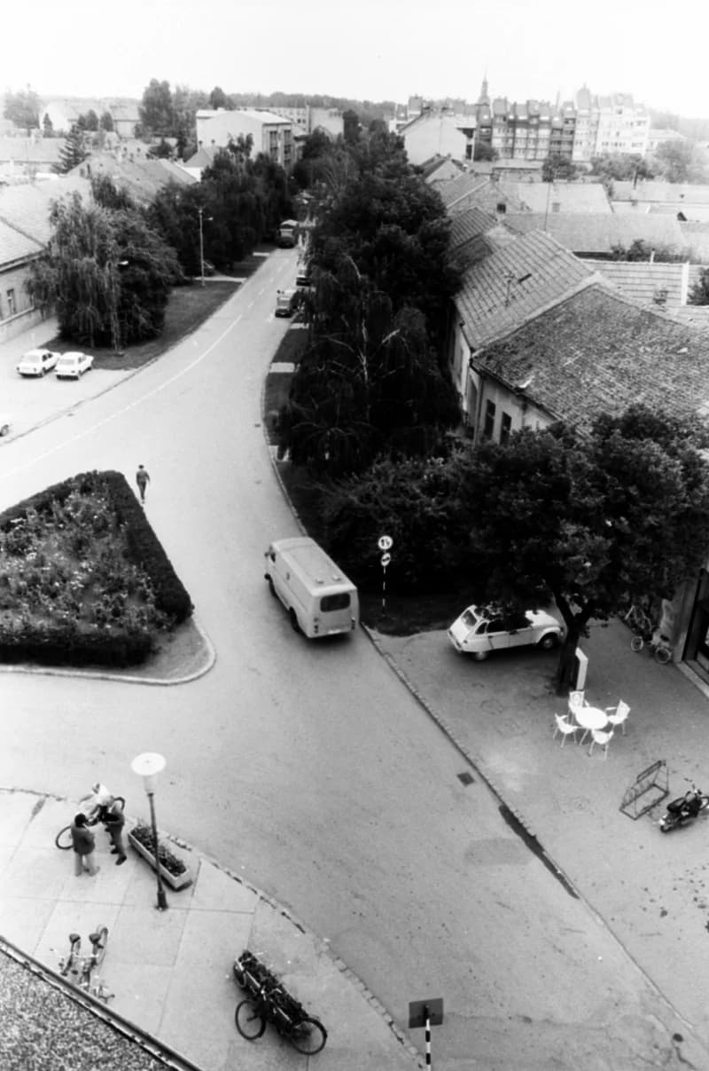 Magyarkanizsa: áruház, főutca, városháza