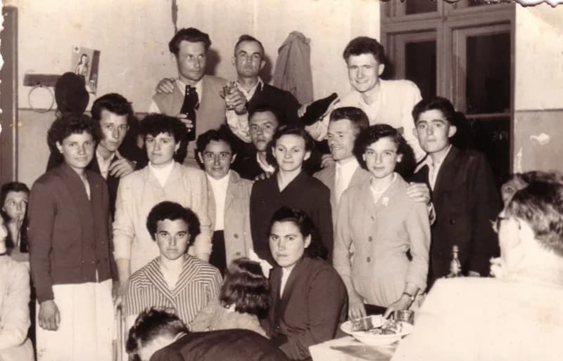 Ünneplés a kosárfonóban