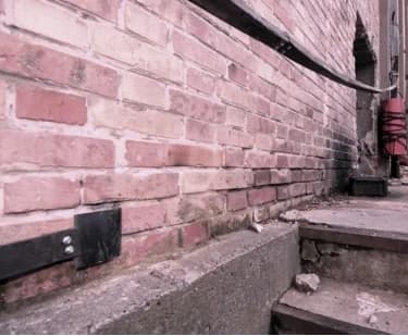 „DO NOT CROSS” (helyspecifikus installáció)