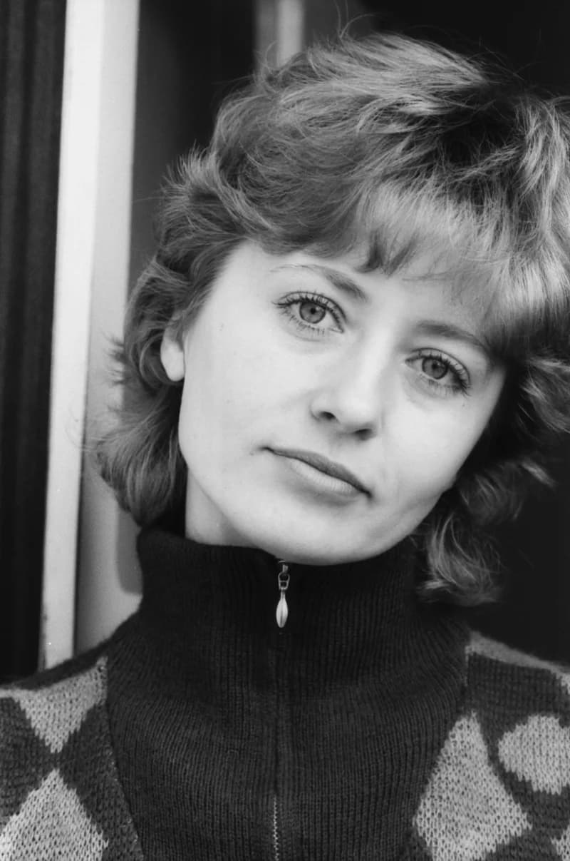 "R" Rövid Eleonóra. Fotók a műsorfüzetbe