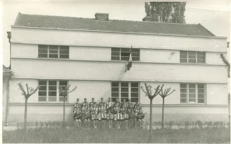 Harmonikazenekar a Tűzoltó otthonnál