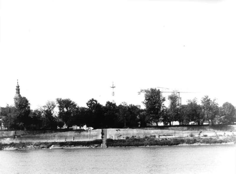 A zentai Tisza-part a Tisza bánáti oldaláról