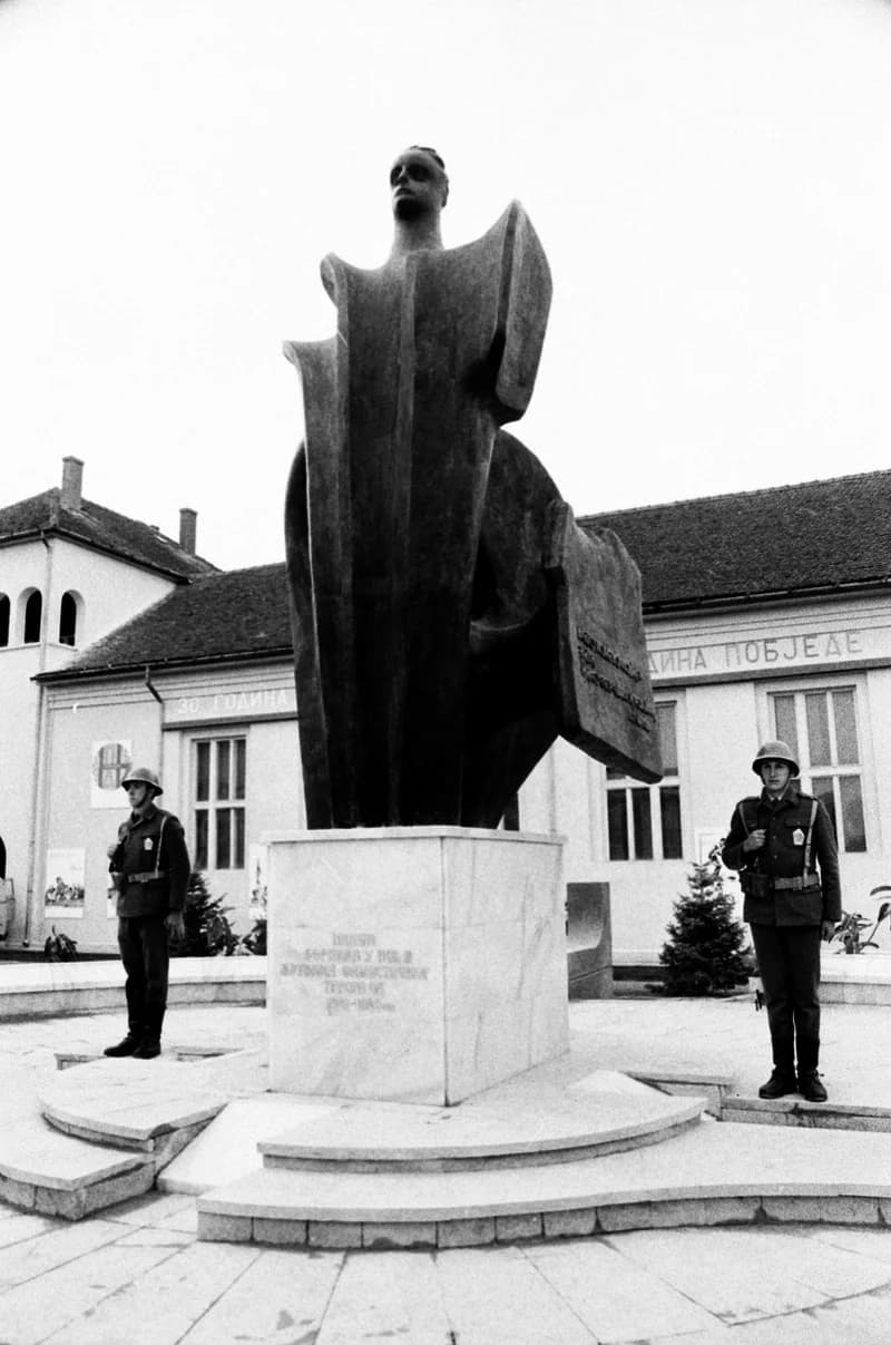 Emlékmű átadás Lovćenacon