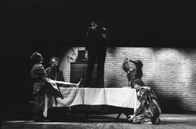 Mrozek: Ház a határon