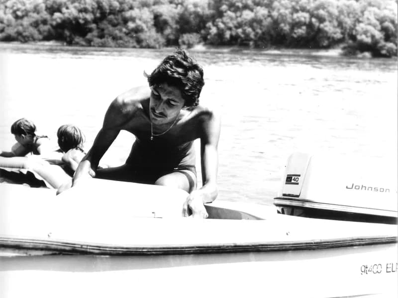 A Fehér család és barátaik a zentai Tisza-parton a "Halászcsárdánál"  