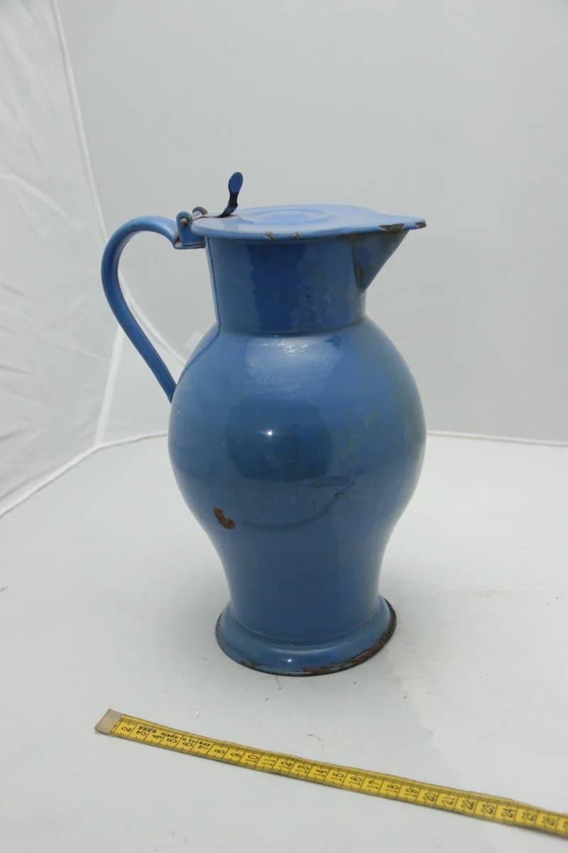 Vizeskancsó mosdótálhoz