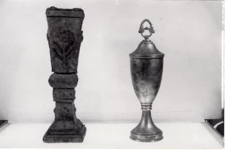 Fakéregváza és serleg