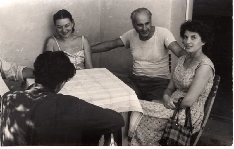 Művésztelep - festők és modellek