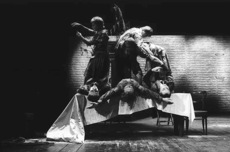 Mrozek: Ház a határon