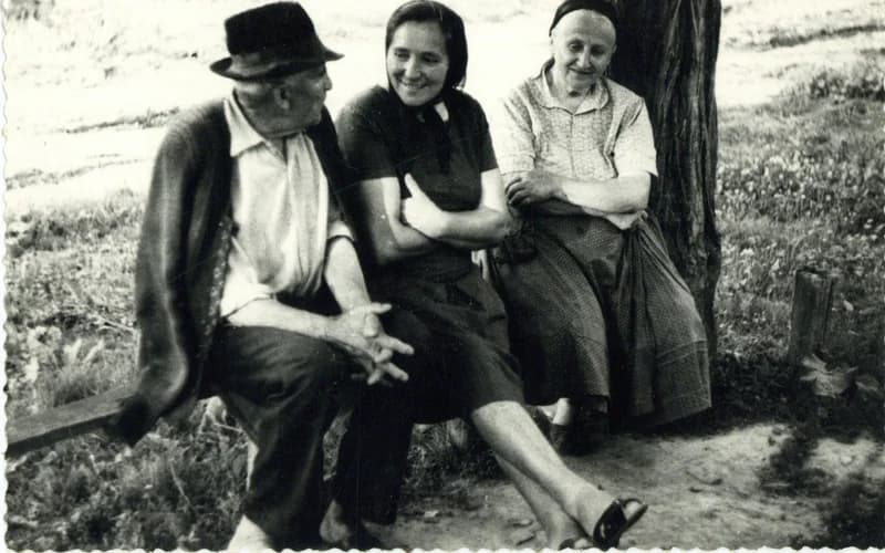 Társaság a kispadon