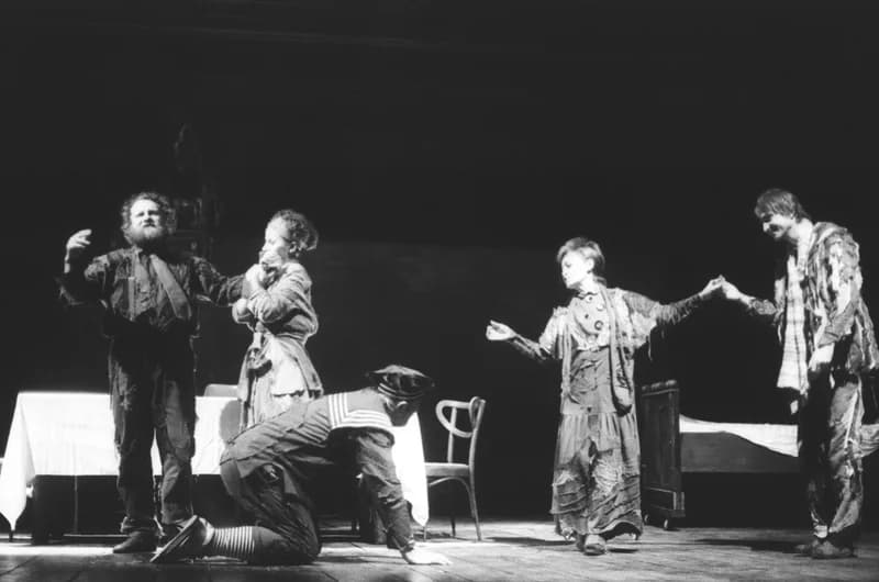 Mrozek: Ház a határon