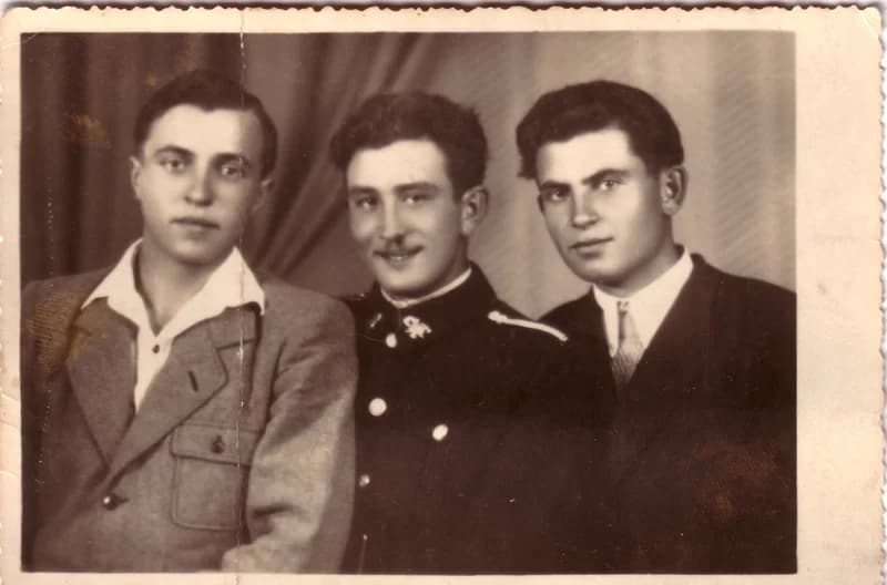 Sörös István barátaival