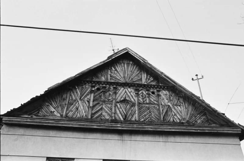 A legszebb napsugaras tűzvégű ház lebontás előtt