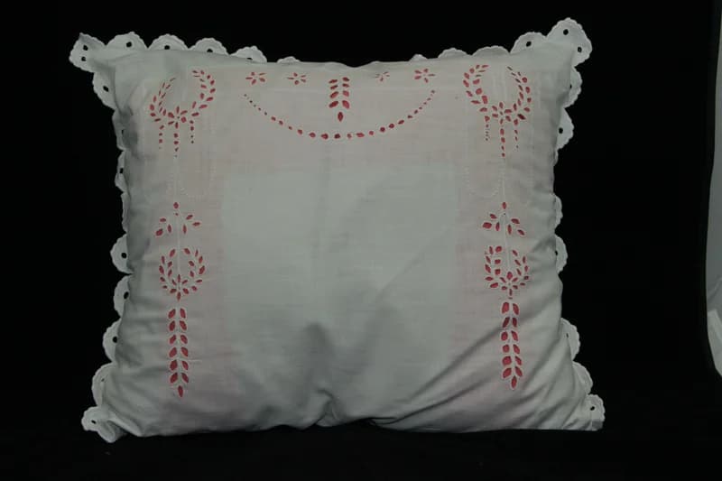 Díszpárna bölcsőbe