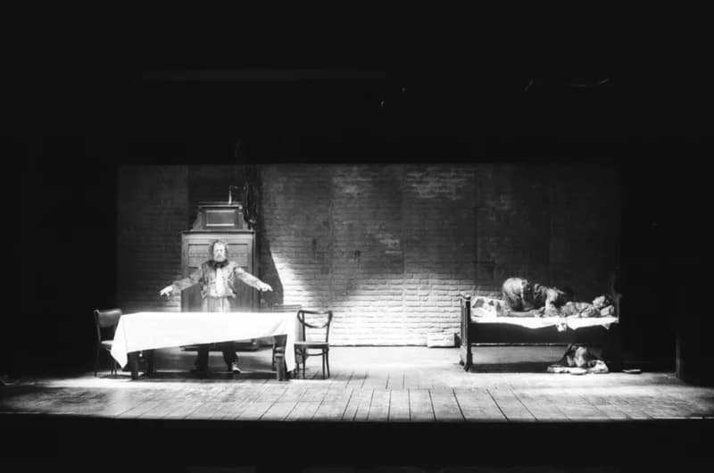 Mrozek: Ház a határon