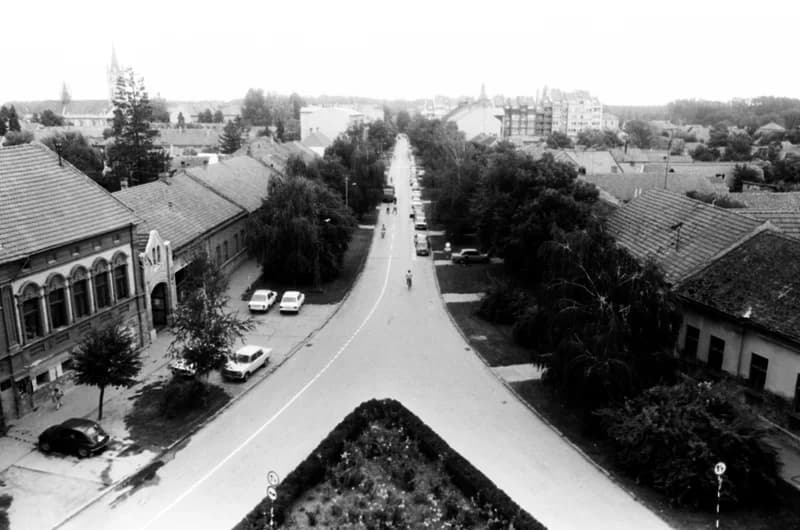 Magyarkanizsa: áruház, főutca, városháza