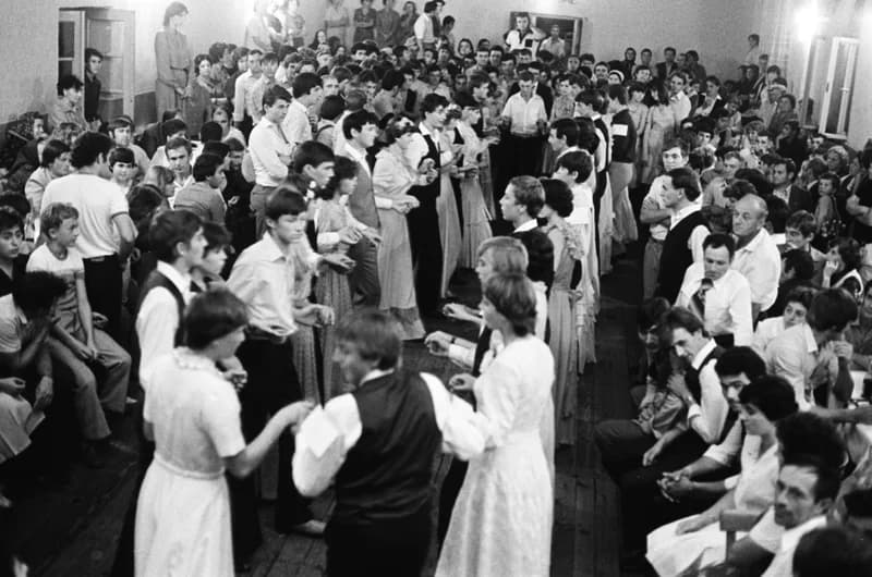 Tánciskola vizsgabál Kispiacon