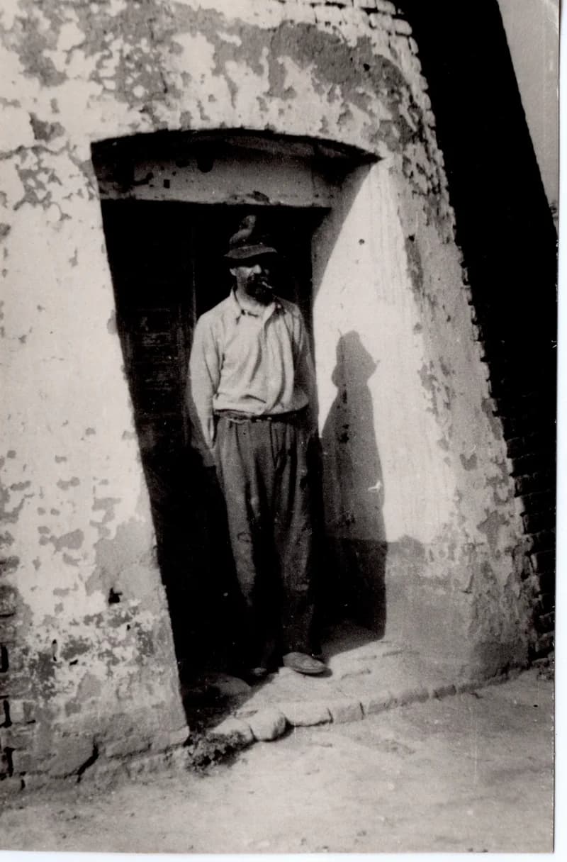 A szélmalom bejáratánál