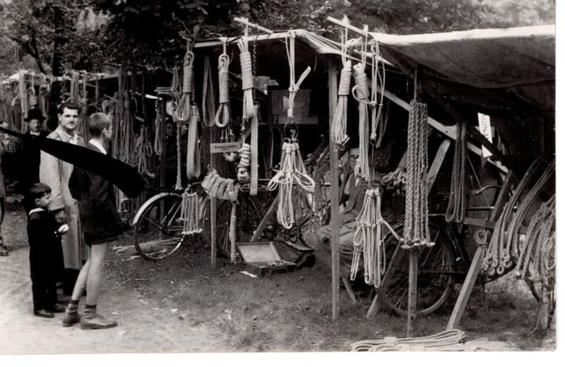 Ünnepi kiállítás - kötelesek