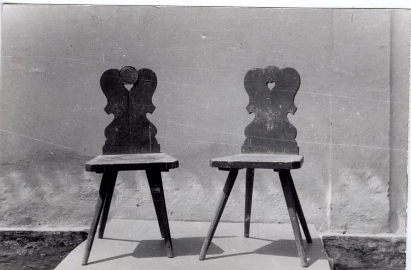 Faragott támlás szék