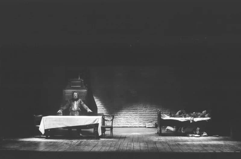 Mrozek: Ház a határon